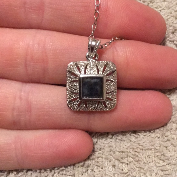 Jewelry - Sapphire pendant necklace